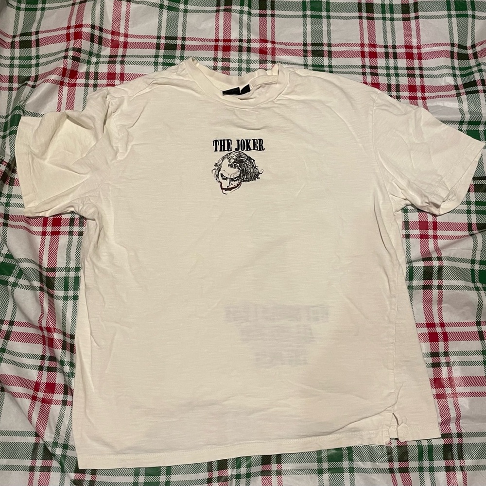 Men’s dark knight joker shirt size medium